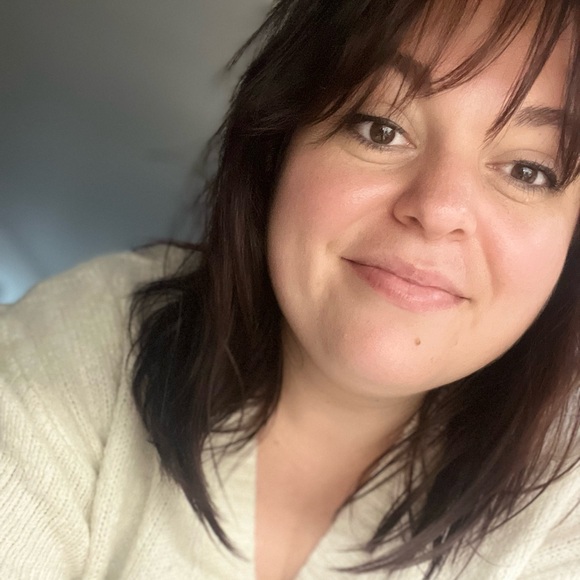 Meet your Posher, Laurie - Picture 1 of 1